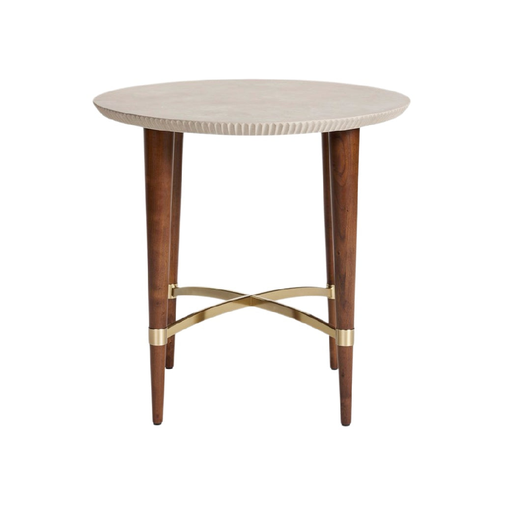 Mesa auxiliar redonda con tapa de piedra y patas de madera oscura.